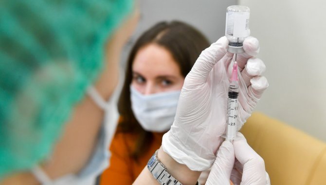 Antalya İl Sağlık Müdürü Hülür'den "zaman kaybetmeden aşınızı olun" çağrısı: