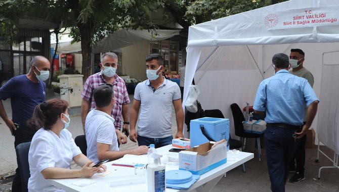 Siirt'te 5 noktadaki çadırlarda aşı uygulamaları sürüyor