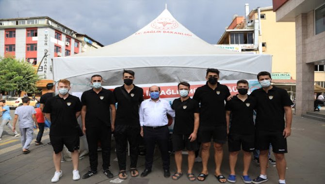 Kovid-19 aşısı yaptıran Solhansporlu voleybolcular, taraftarlara da çağrıda bulundu