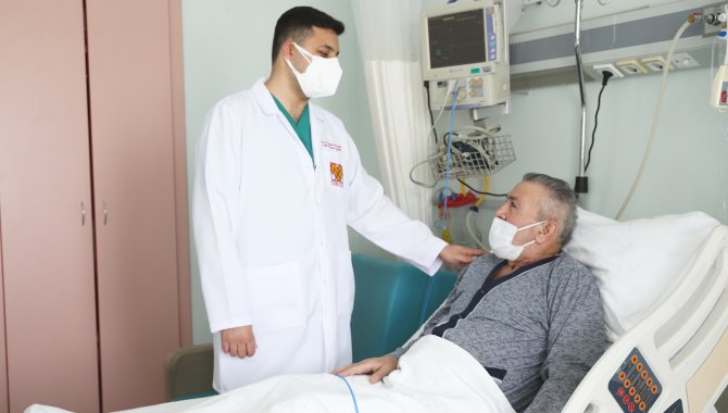 Bursa'da Kovid-19 nedeniyle akciğer yetmezliği gelişen hasta "ECMO" tedavisiyle sağlığına kavuştu