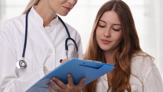 Fransız Kadınlar da Aşı Sonrası Adet Düzensizliği Yaşadığını Bildirdi