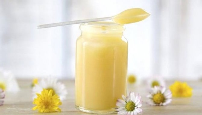 Doğal cilt bakım formüllerinde "arı sütü kullanımı" yaşlanma karşıtı etkiye sahip
