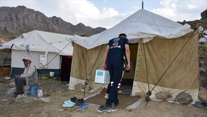 Sağlık ekipleri gidebildikleri her yerde aşılama yaparak Hakkari'yi "mavi" kategoriye taşıdı