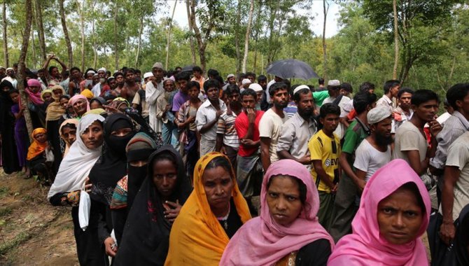 Bangladeş, Arakanlı Müslümanlar için Kovid-19 aşı uygulamalarına başladı