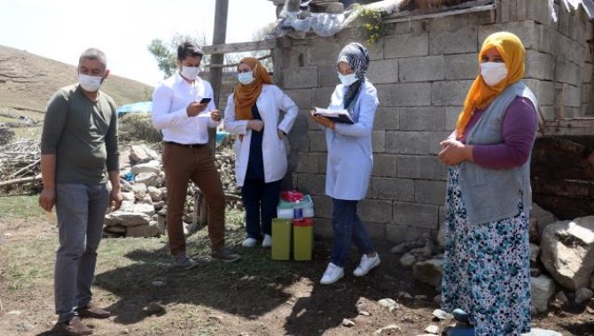 Kovid-19 risk haritasında "kırmızı" kategorideki Ağrı'da kırsalda aşı çalışmaları sürüyor