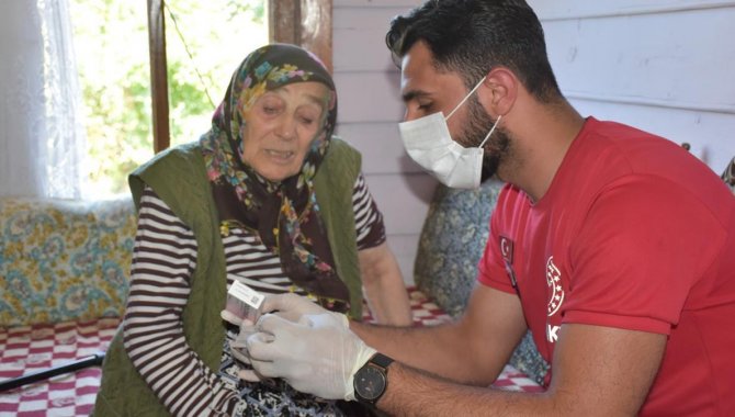Sel felaketinin yaşandığı Bozkurt'un köylerinde acil sağlık hizmeti veriliyor