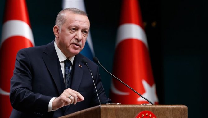 Cumhurbaşkanı Erdoğan:"Ülkemizin sağlık altyapısına ve insan kaynağına yaptığımız yatırımların meyvesini, böyle kriz döneminde tüm unsurlarıyla almış olmaktan memnuniyet duyduk."