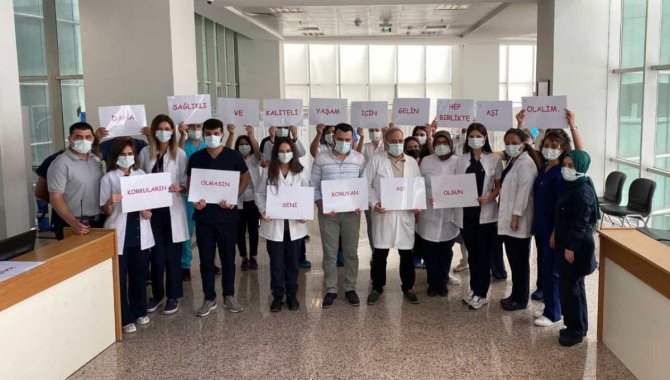 Hatay'da sağlık çalışanlarından vatandaşlara "aşınızı yaptırın" çağrısı