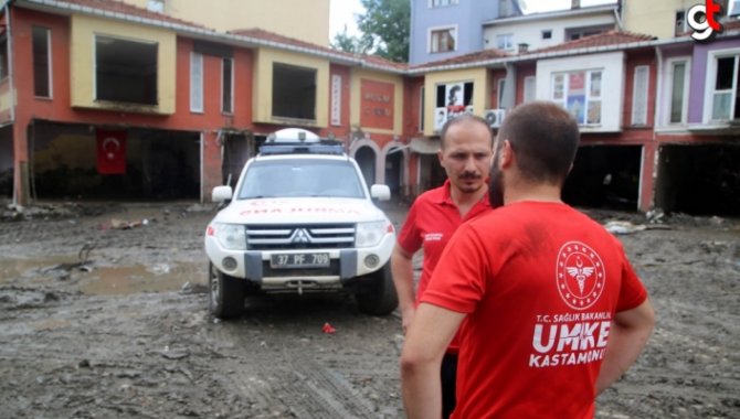 Bozkurt'taki sel bölgesine ilk giden sağlık ekipleri 17 kişiyi kurtardı