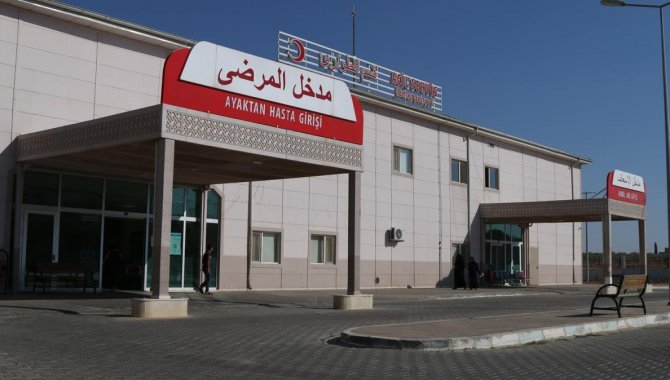 Türkiye, Fırat Kalkanı Harekatı'yla terörden temizlediği bölgelerde sağlık hizmetleriyle halka derman oluyor