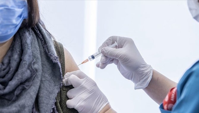 Mersin'de mobil aşı konteynerlerinde randevusuz aşı uygulaması başladı