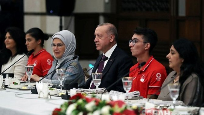 Cumhurbaşkanı Erdoğan Tokyo Olimpiyat Oyunları'nda madalya alan milli sporcularla bir araya geldi: (1)