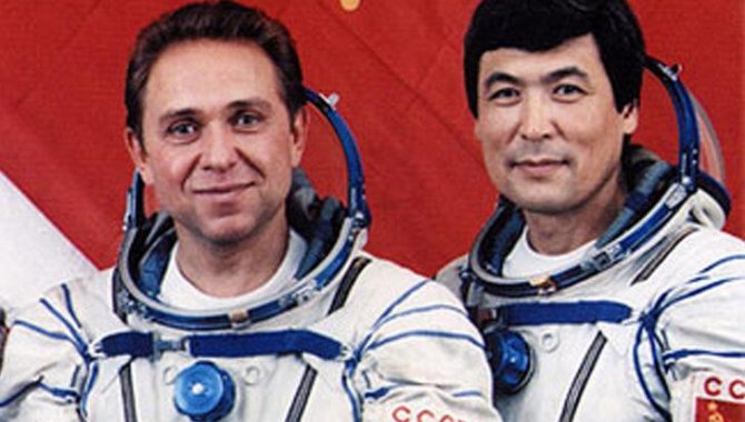 Kovid-19'a yakalanan Türk dünyasının ilk astronotu Toktar Aubakirov hastaneye kaldırıldı