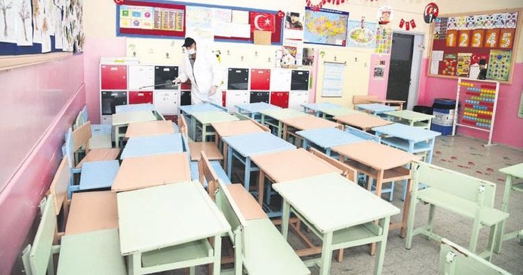 Çubuk'ta okullar yüz yüze eğitim için dezenfekte edildi