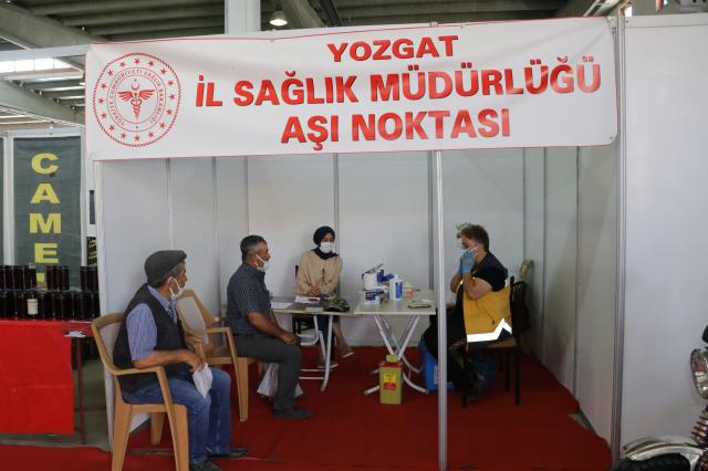 Yozgat'ta fuar alanına kurulan aşı standı ilgi görüyor