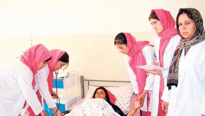 Taliban, kadın sağlık çalışanlarını işlerine dönmeye çağırdı