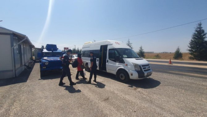 Eskişehir'de karantina ihlali yapan otobüsteki kadın yolcu sağlık ekiplerine teslim edildi