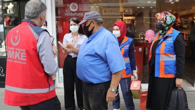 Yozgat'ta sağlık ekipleri esnafa iş yerinde aşı uyguladı