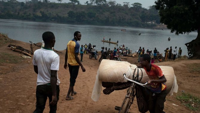 Kongo Demokratik Cumhuriyeti'nde nehre bırakılan zehirli atıklardan 12 kişi öldü, 4 bin 502 kişi hastalandı