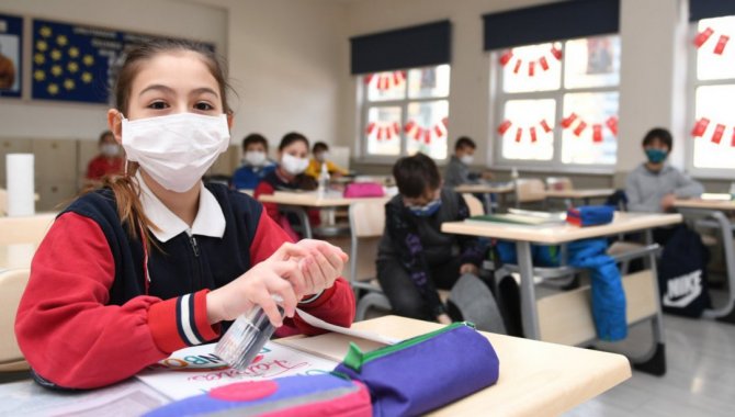 Okullarda enfeksiyon zincirine karşı "sınıfların sürekli havalandırılması" uyarısı
