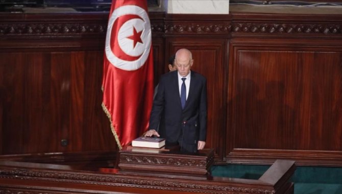 Tunus'ta Cumhurbaşkanı'nın olağanüstü yetkilerini süresiz uzatması "maskeli diktatörlüğe" işaret ediyor