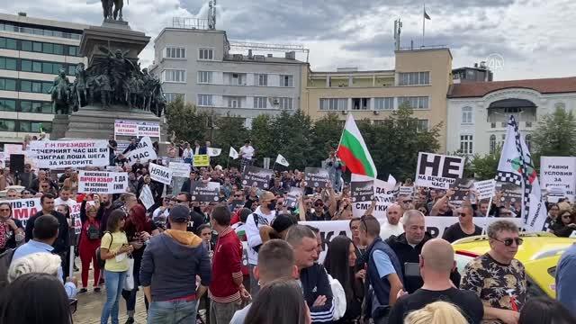 Bulgaristan’da lokanta  sahipleri Kovid-19 önlemlerini protesto etti