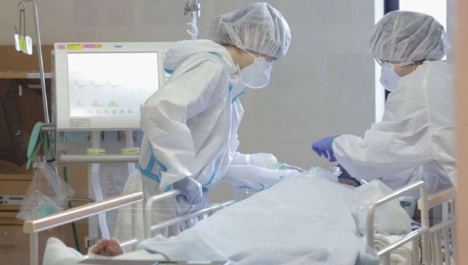 Japonya'da yerel idareler Kovid-19 hastalarına yatak kapasitesi bulmaya çalışıyor