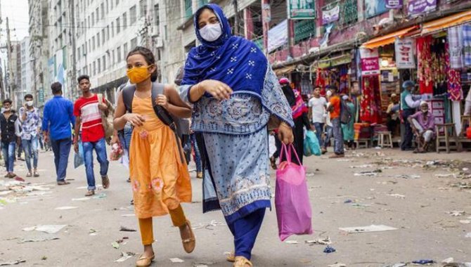 Bangladeş'te Kovid-19 nedeniyle ara verilen yüz yüze eğitim yaklaşık 1,5 yılın ardından yeniden başladı