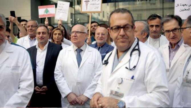 Lübnan'da akaryakıt krizini protesto eden doktorlar iş bıraktı