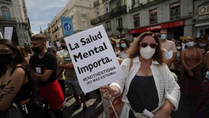 İspanyollar ülkelerinde artış gösteren intihar girişimlerine karşı ilk kez gösteri yaptı