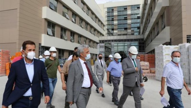 Erzincan'da iki yıl önce temeli atılan "akıllı hastane"nin tamamlanması için çalışmalar sürüyor