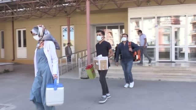 Aşı timleri Bayburt'un "mavi" kategoriye geçmesi için köyleri dolaşıyor