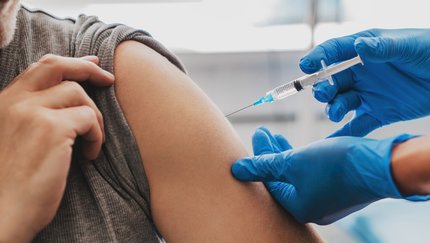 Tedavisi yoğun bakımda süren 40 yaşındaki Kovid-19 hastasından "Aşı olun" çağrısı