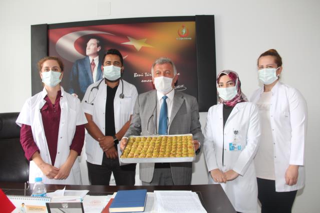 Amasya'da hiç Kovid-19 vakası görülmeyen Gökpınar Köyü Muhtarı Şahin'den İlçe Sağlık Müdürlüğüne ziyaret