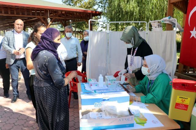 Elazığ'da vatandaşlar cemevinde aşı oldu