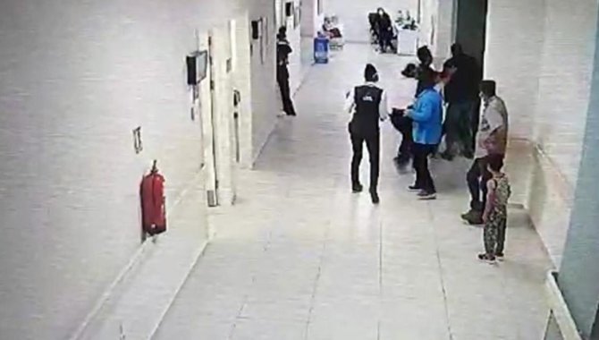 Isparta'da doktorun darbedilme anı güvenlik kamerasına yansıdı