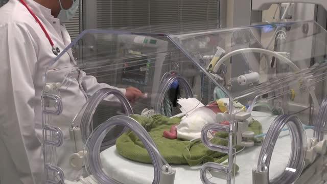 Sivas'ta 620 gram doğan bebek 4 aylık tedaviyle hayata tutundu
