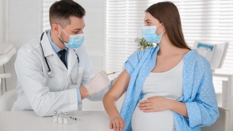 Hamilelere enfeksiyon riskine karşı Kovid-19 aşısı yaptırmaları önerildi