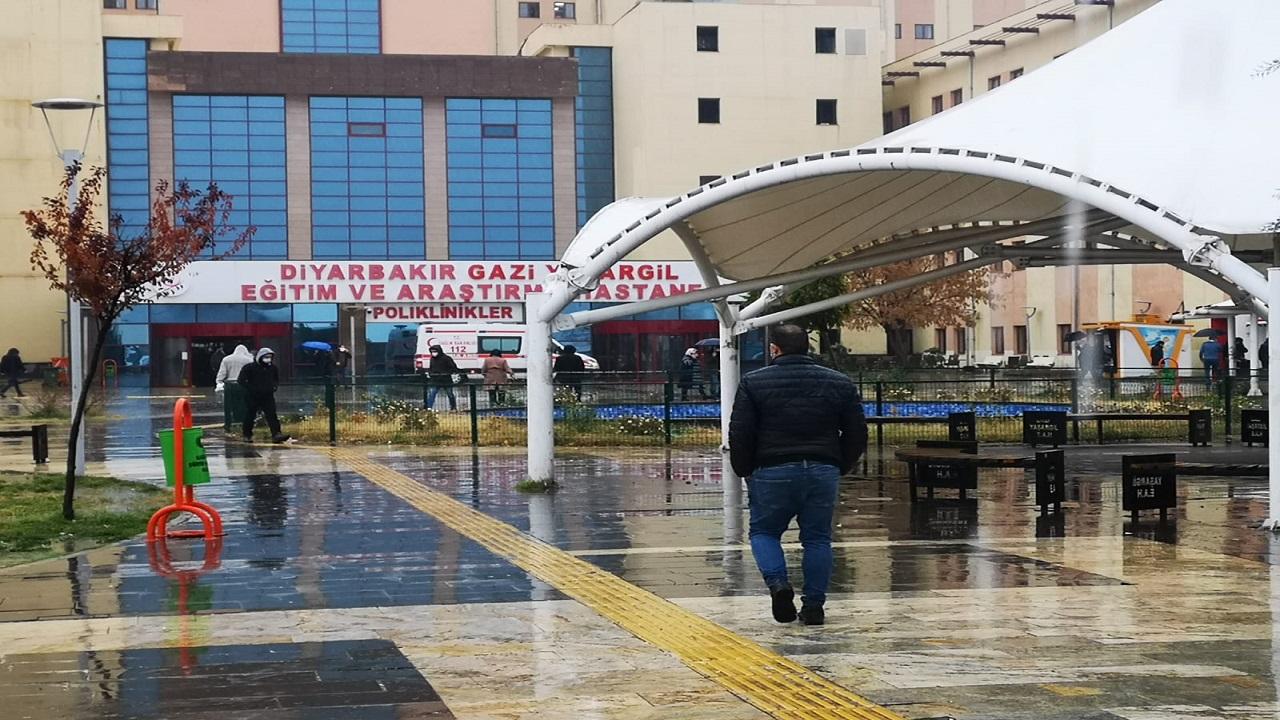 Diyarbakır'da Kovid-19 vakaları azalınca poliklinikler hizmet vermeye başladı