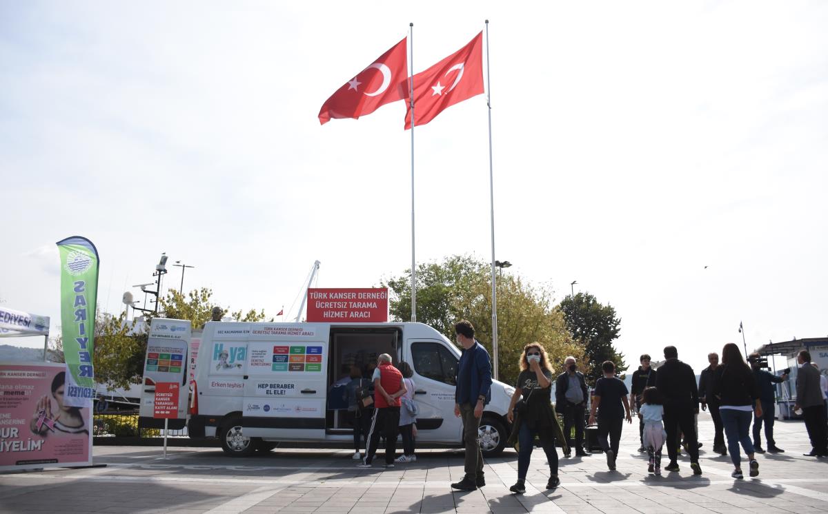 Türk Kanser Derneğinden Sarıyer Meydanında "farkındalık" etkinliği