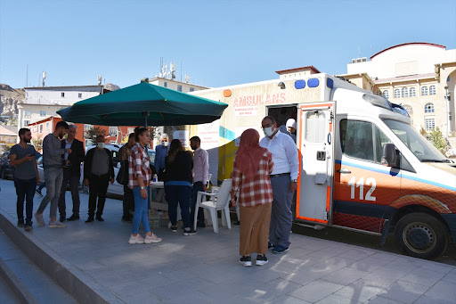 Hakkari Devlet Hastanesi Başhekimi Kara, kent halkını anonsla aşıya çağırıyor