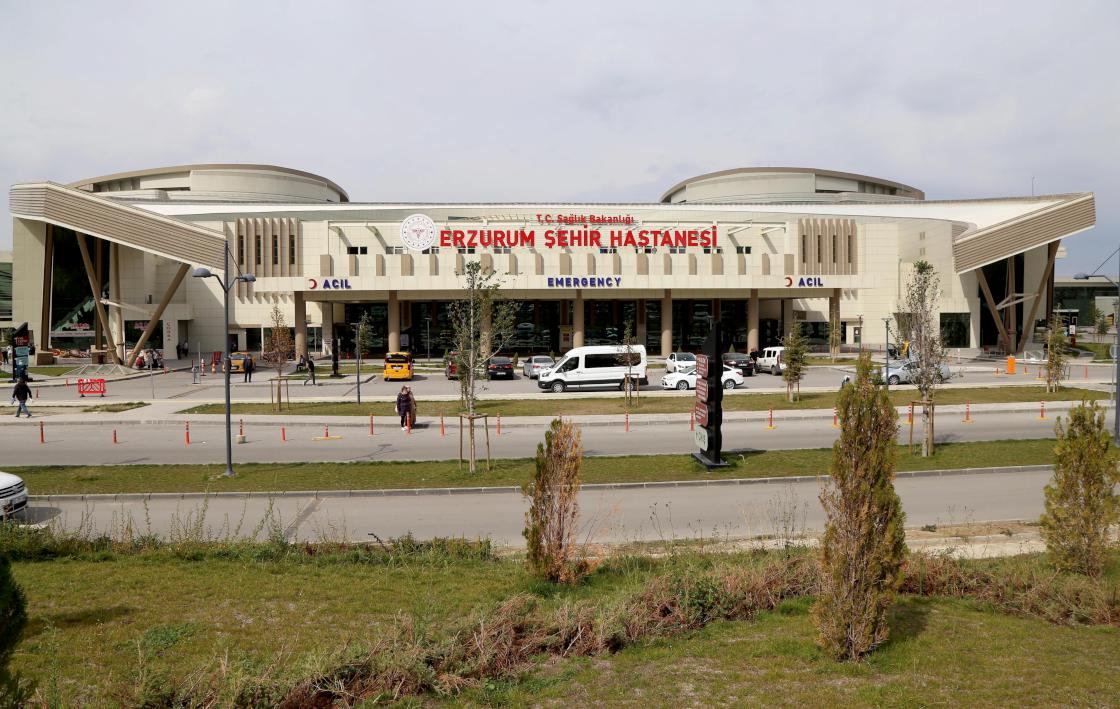 Kovid-19'un yükünü çeken Erzurum Şehir Hastanesi artık tüm hastalara şifa oluyor.