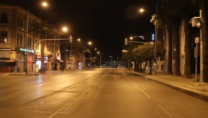 Suriye'nin kuzeyinde Kovid-19 tedbirleri kapsamında gece sokağa çıkma kısıtlaması getirildi