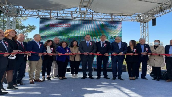 Başkentte Kovid-19 nedeniyle hayatını kaybeden eczacılar anısına anıt park açıldı