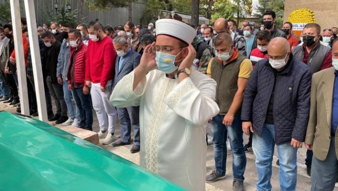 Kütahya'da lise öğrencisi genç kız Kovid-19'dan hayatını kaybetti