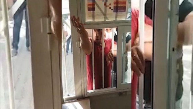 Şanlıurfa'da aile sağlık merkezi çalışanlarına saldırmak isteyen iki kişi gözaltına alındı