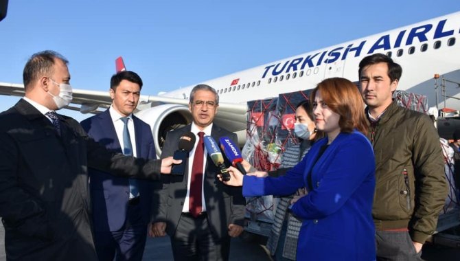 Türkiye'nin gönderdiği Kovid-19 aşı ve ilaçları Özbekistan'a ulaştı