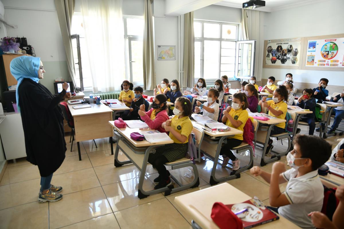 "Engelsiz Kent Gaziantep" için çocuklara işaret dili eğitimi