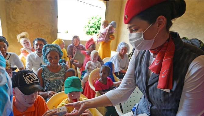 THY ekibi, Afrika’da güneş kremiyle "hayat kurtarıyor"