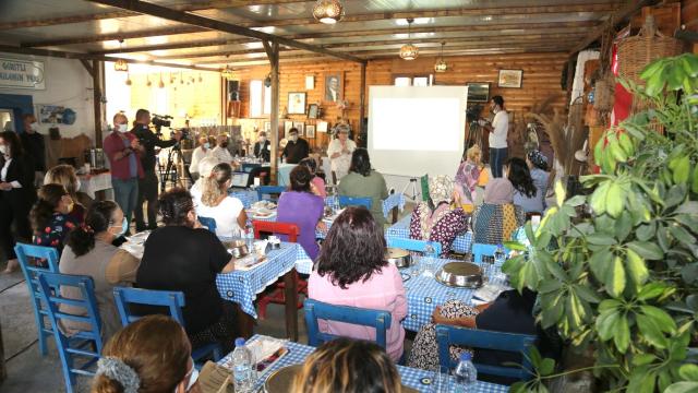 Mersin'de kadın üreticilere yönelik iş sağlığı ve güvenliği eğitimi verildi